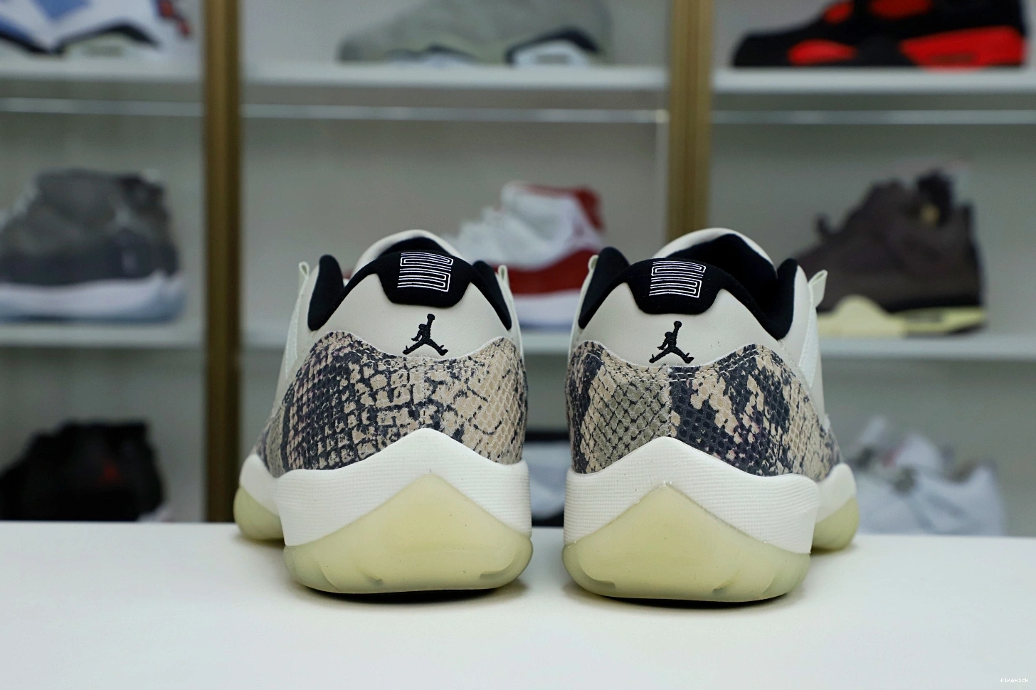 BONE SNAKESKIN LIGHT JORDAN AIR LOW 11 0122